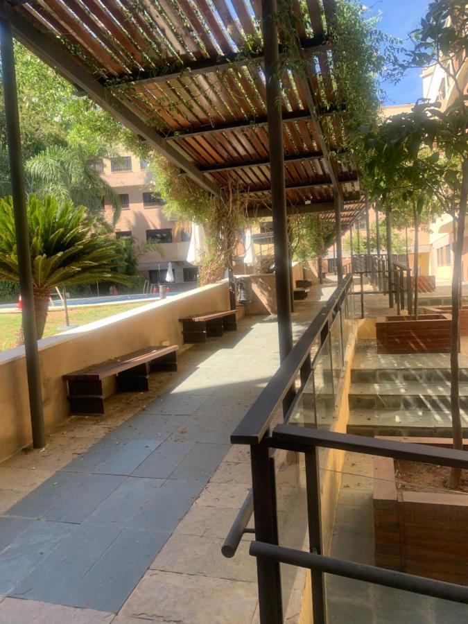 Apartamento Proximo Al Centro De 2 Dormitorios Con Piscina. 塞维利亚 外观 照片